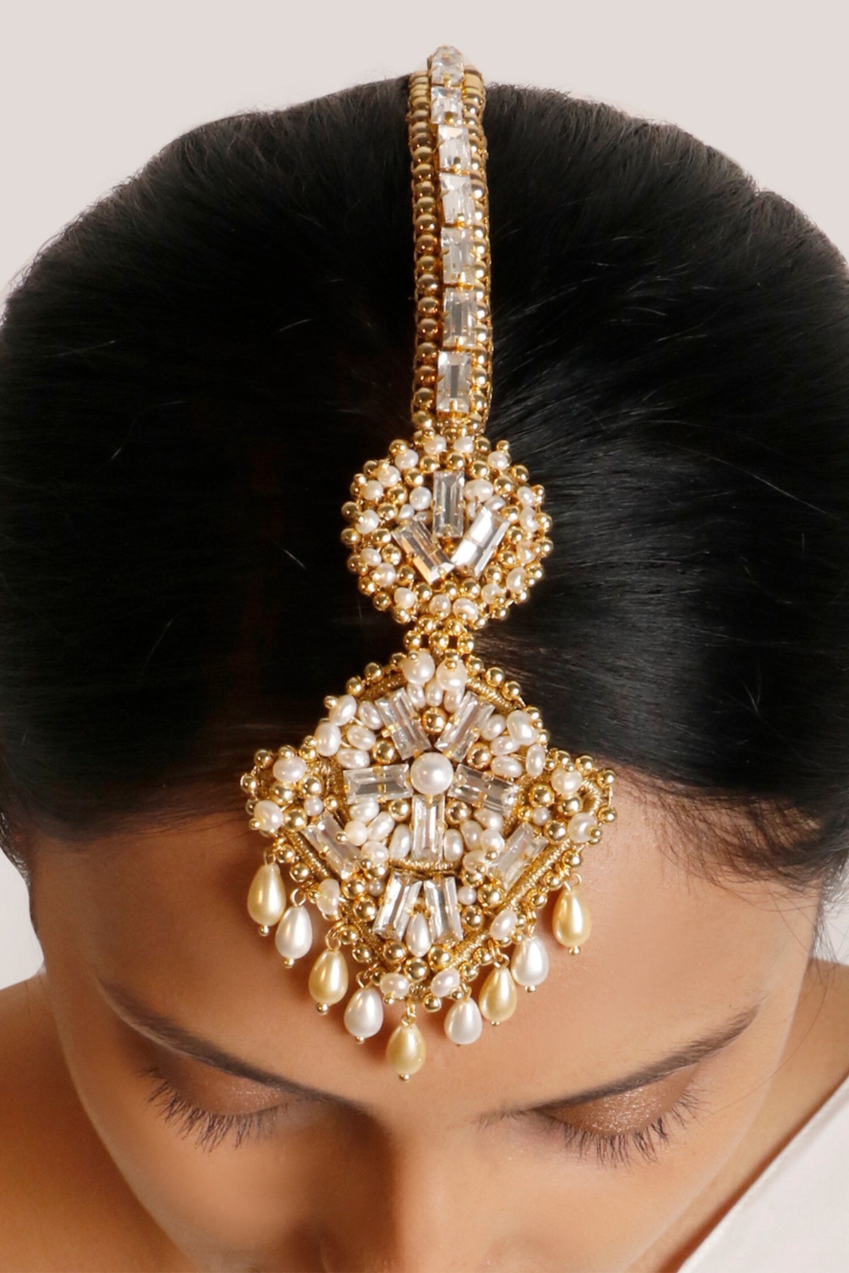 Shia Stone Embroidered Maangtikka