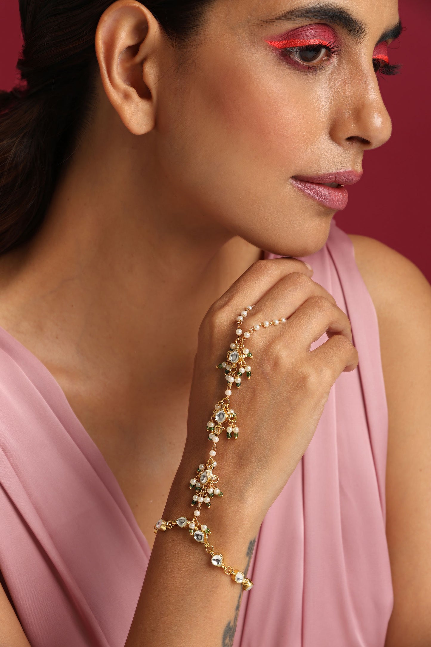 Kundan & Pearls Embellished Haathphool