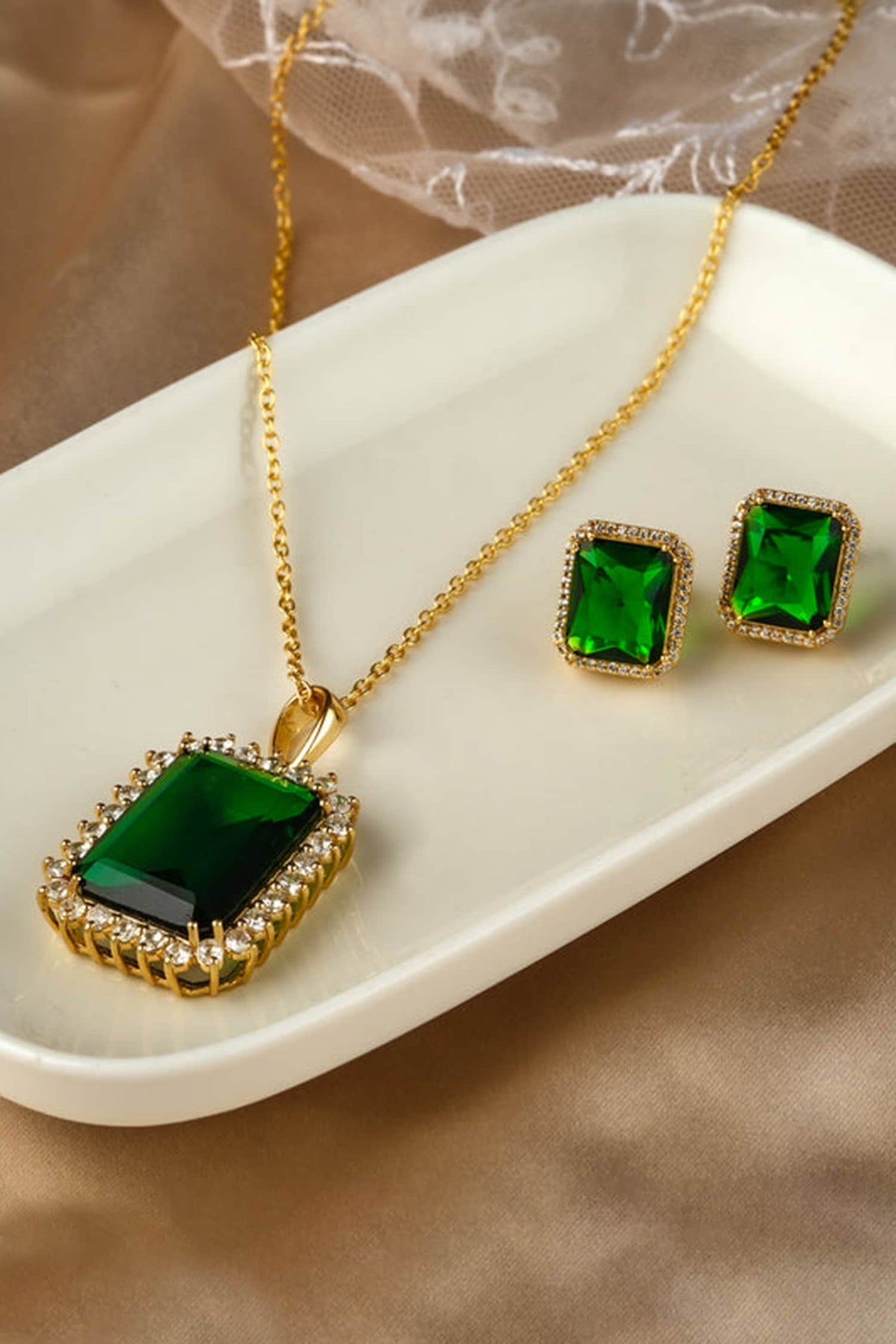 Embellished Pendant Necklace Set