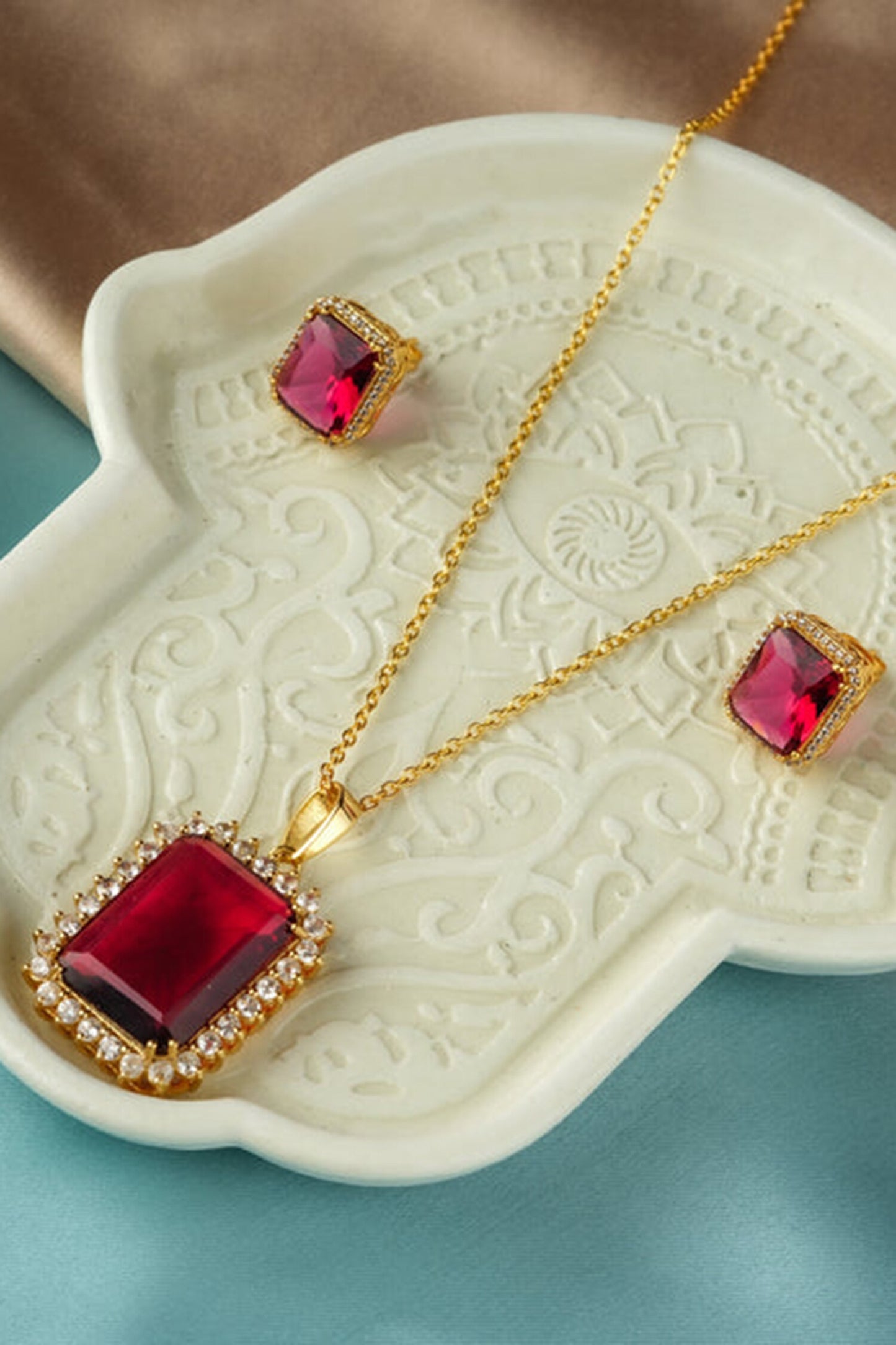 Radiance Stone Studded Pendant Necklace Set