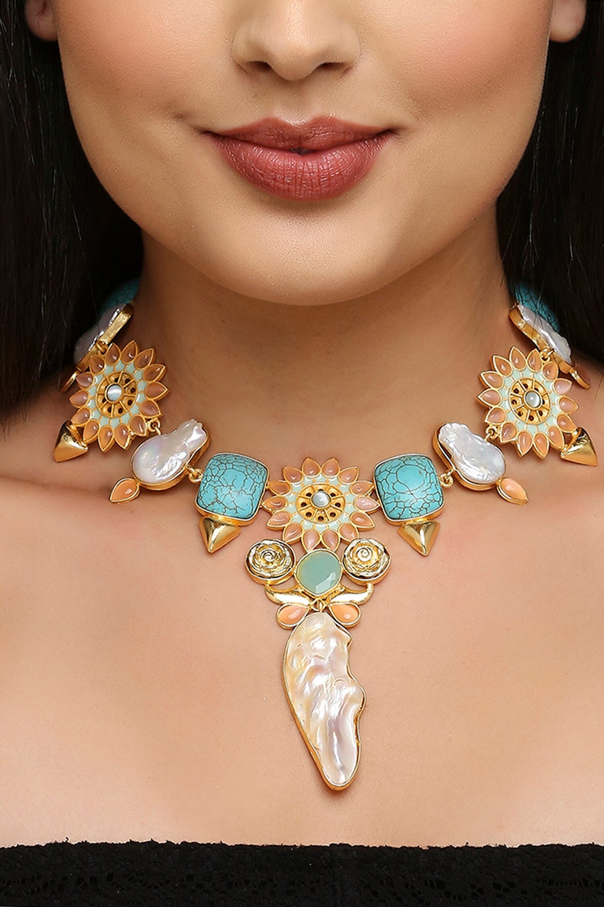Cut Work Embellished Pendant Necklace