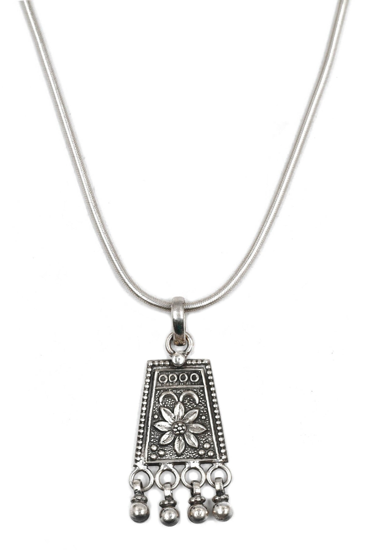 Geometric Floral Carved Pendant Chain Necklace