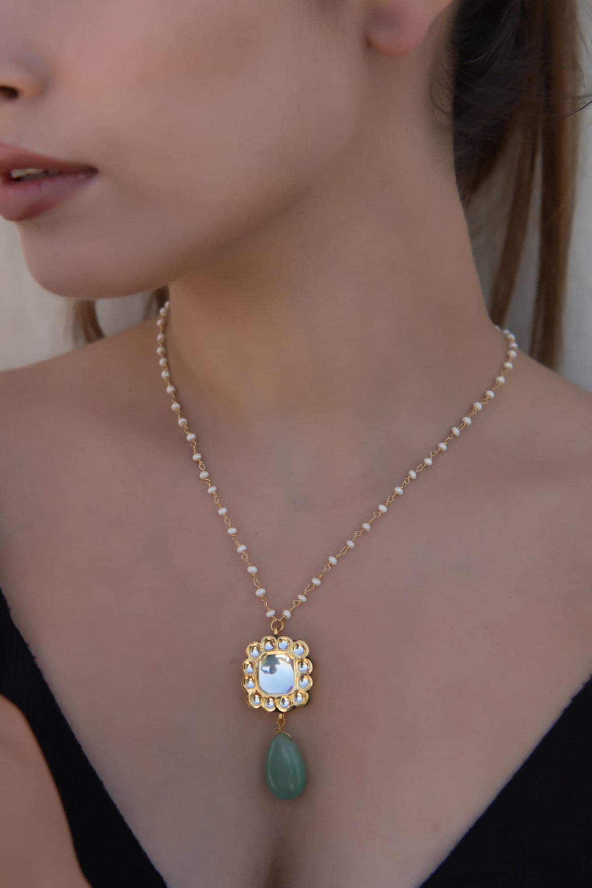 Kundan Embellished Pendant Necklace