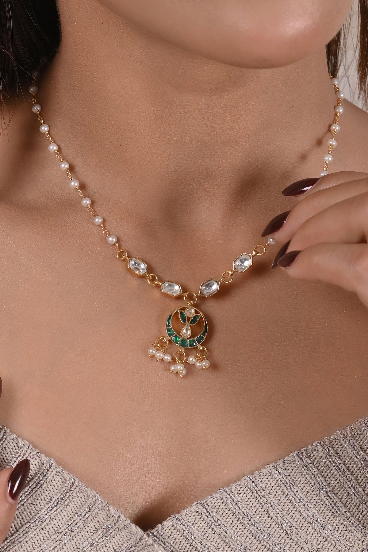 Beads Embellished Pendant Necklace