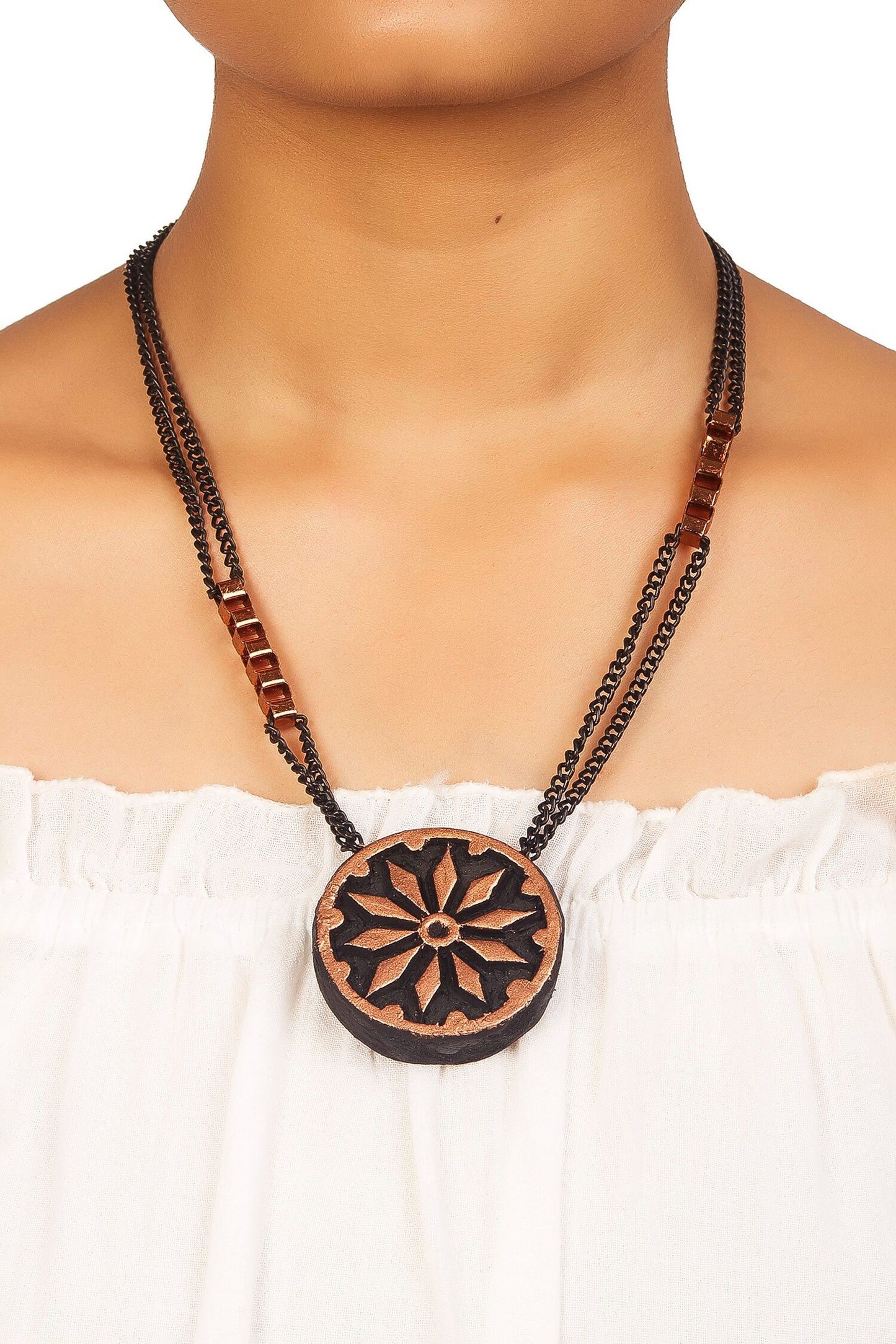 Mumtaz Mahal Carved Necklace