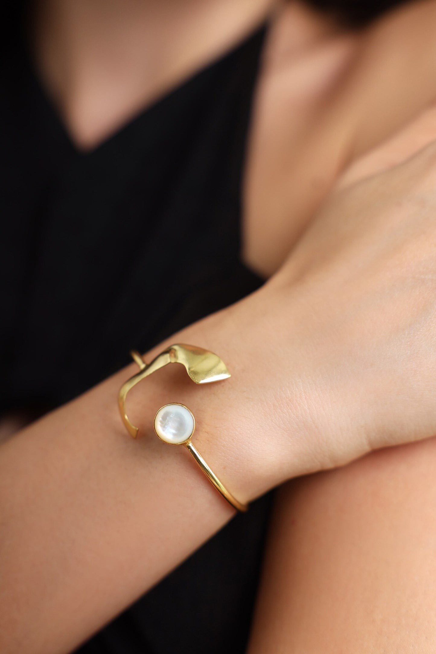 Pearl Embellished Shell Bracelet