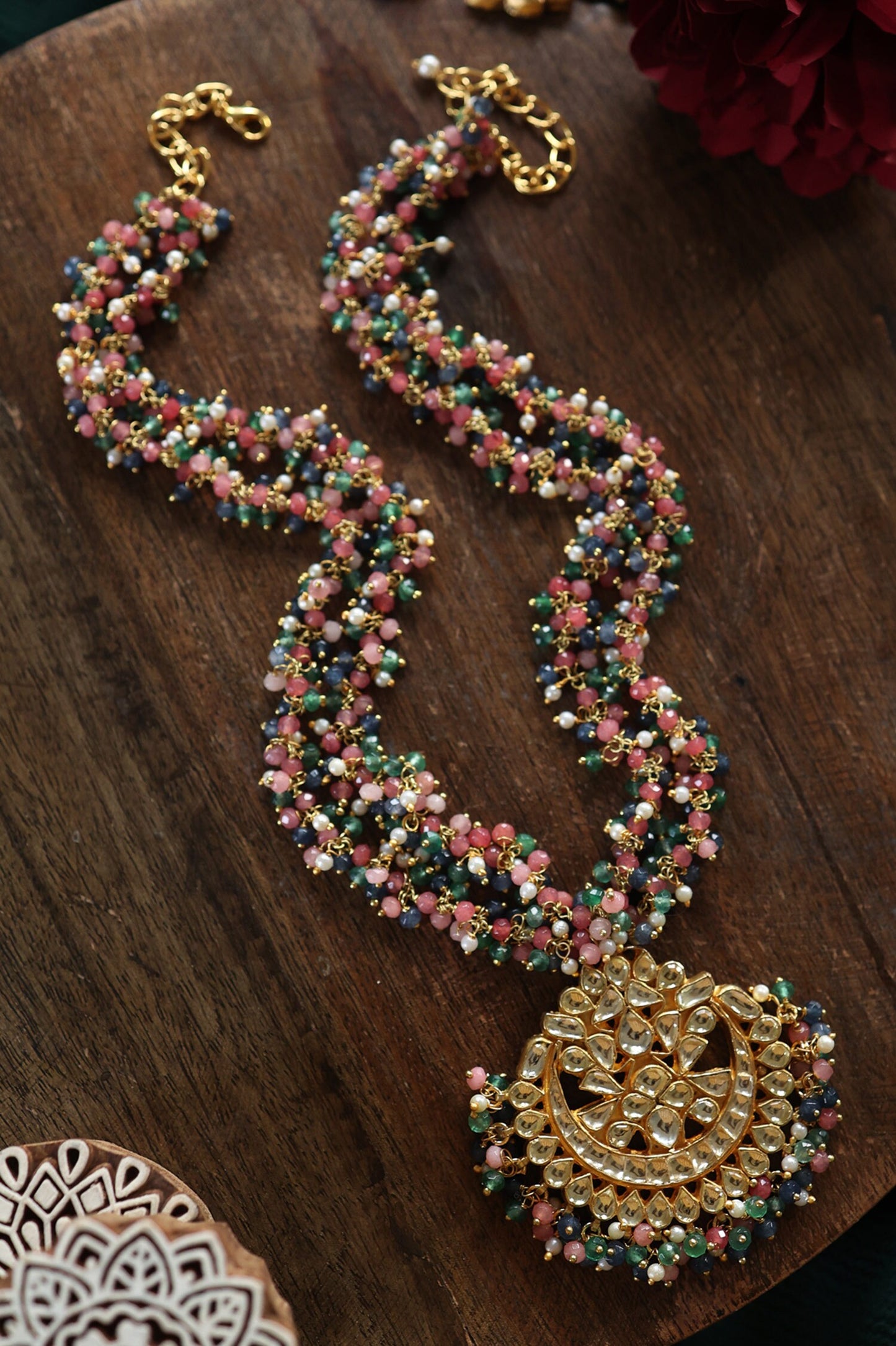 Flower Motif Pendant Necklace