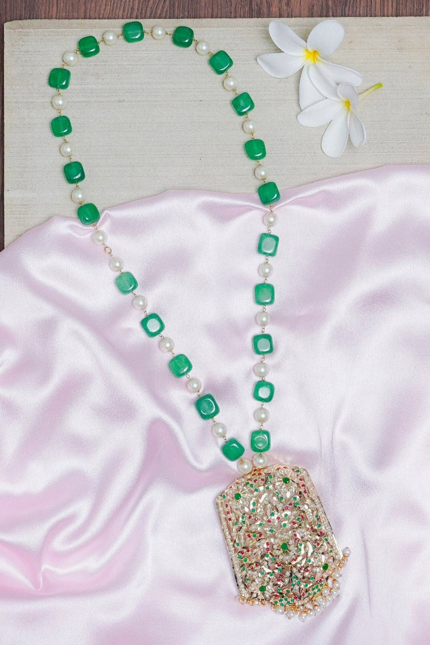 Pearl Embellished Pendant Necklace