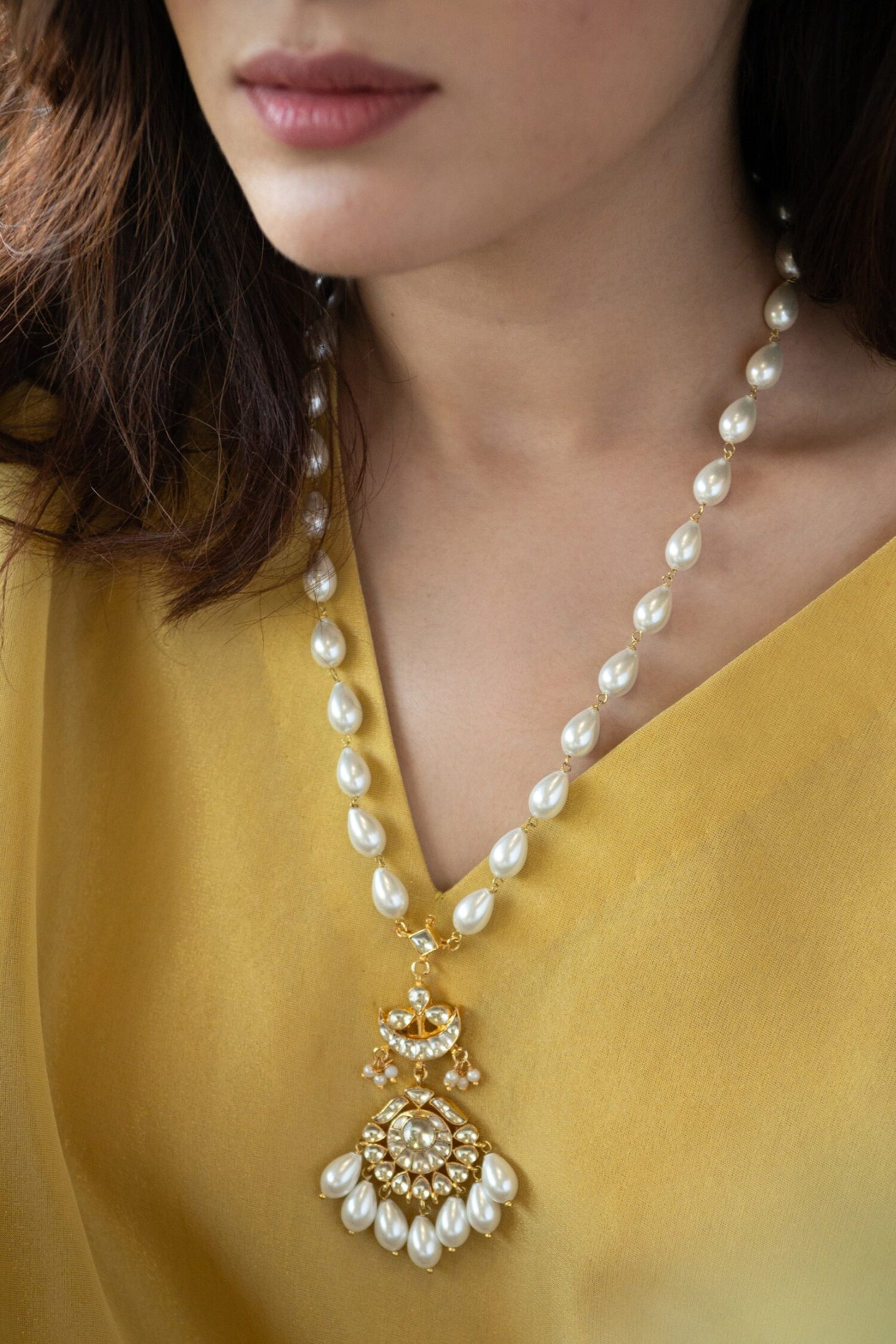 Kundan Embellished Pendant Necklace