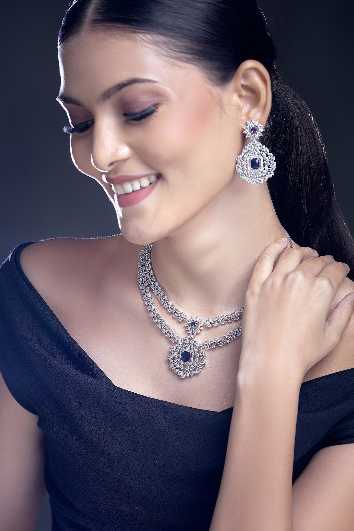 Zirconia Embellished Pendant Necklace Set