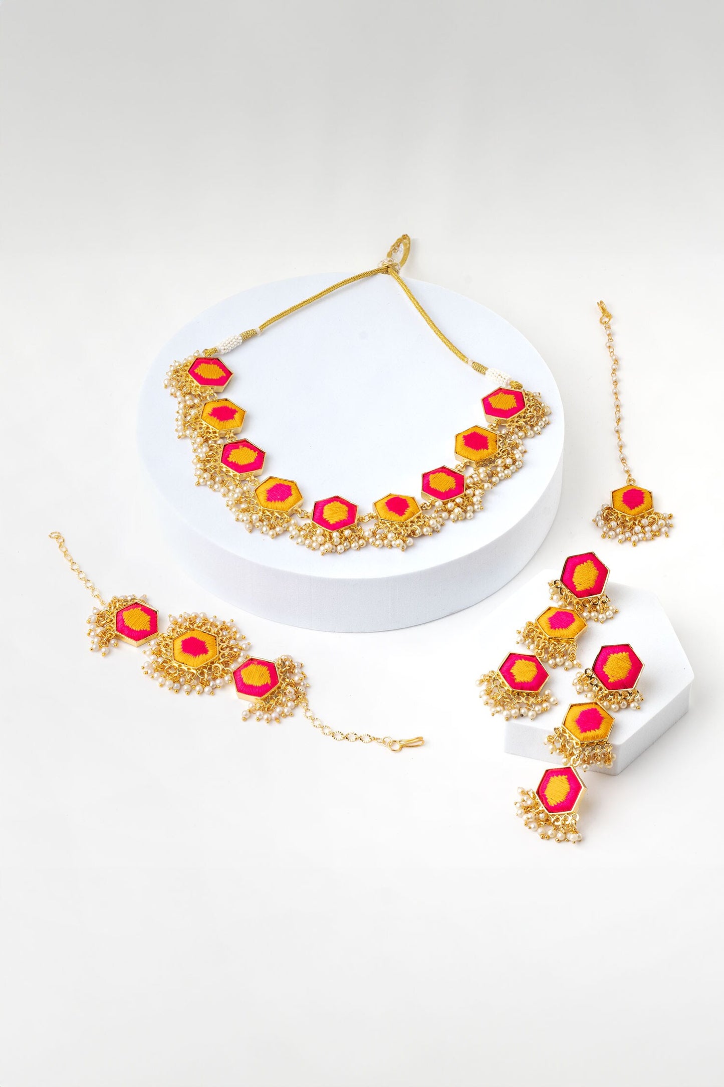Daffodil Protea Necklace Set