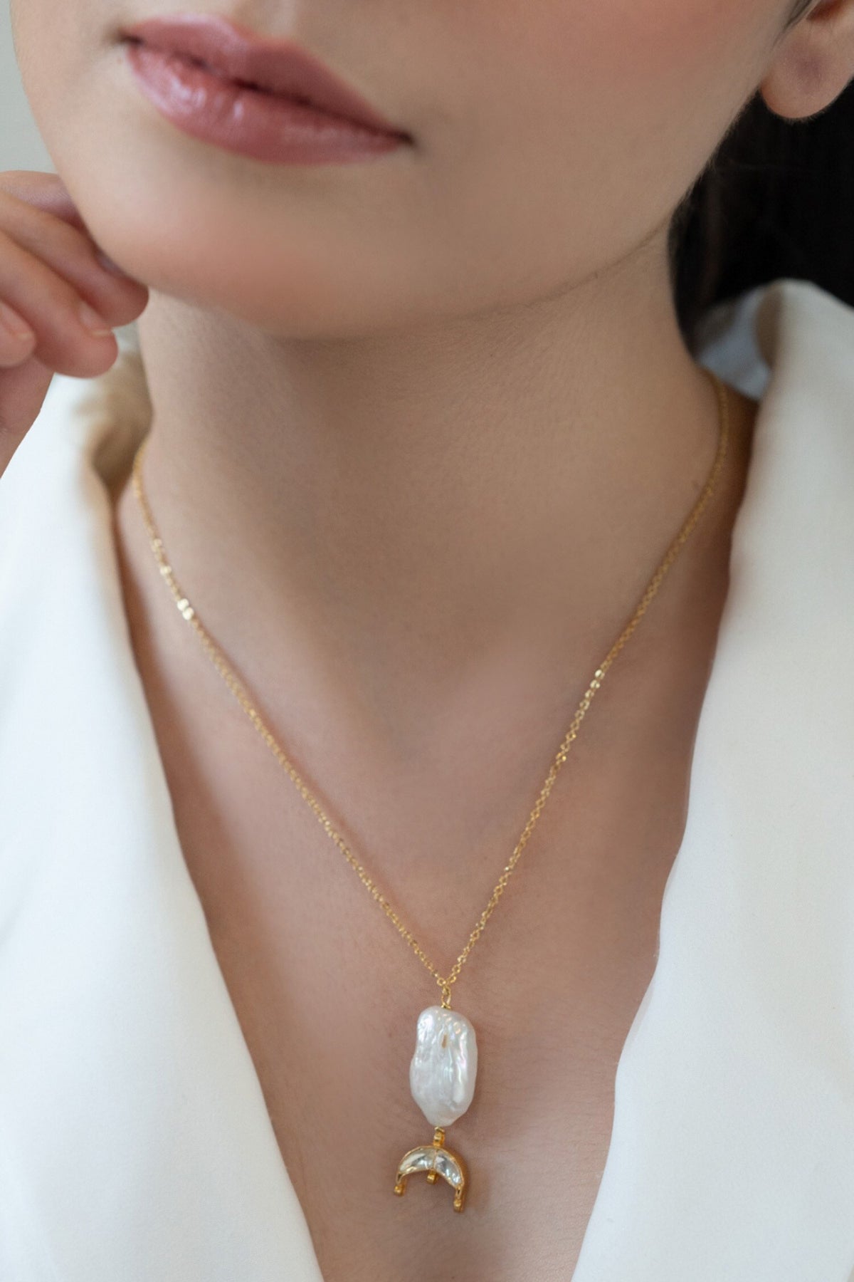 Kundan Crescent Embellished Pendant Necklace