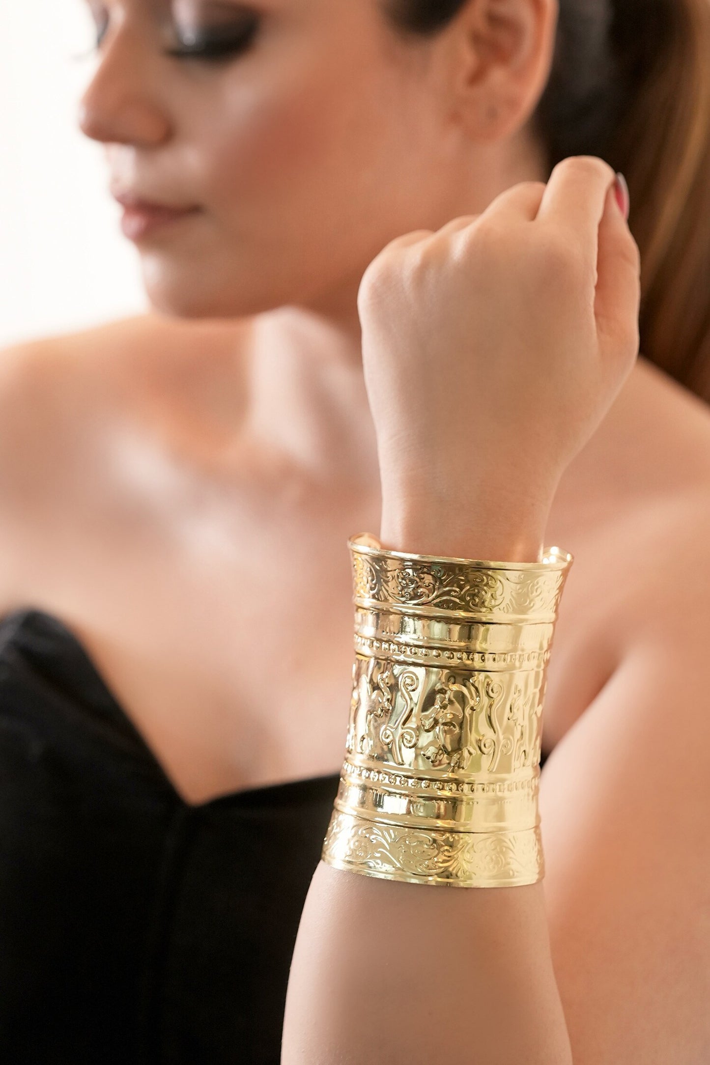 Gold Floral Carved Kada Set