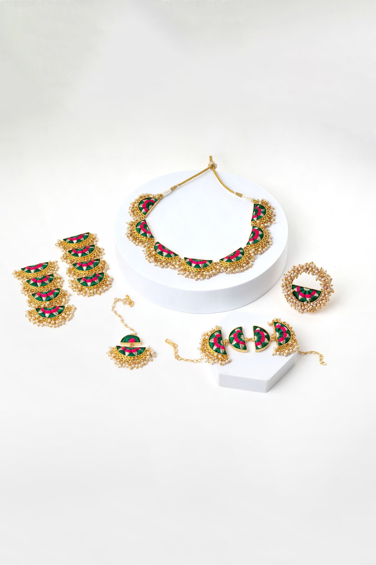 Fern Scallop Embroidered Choker Set