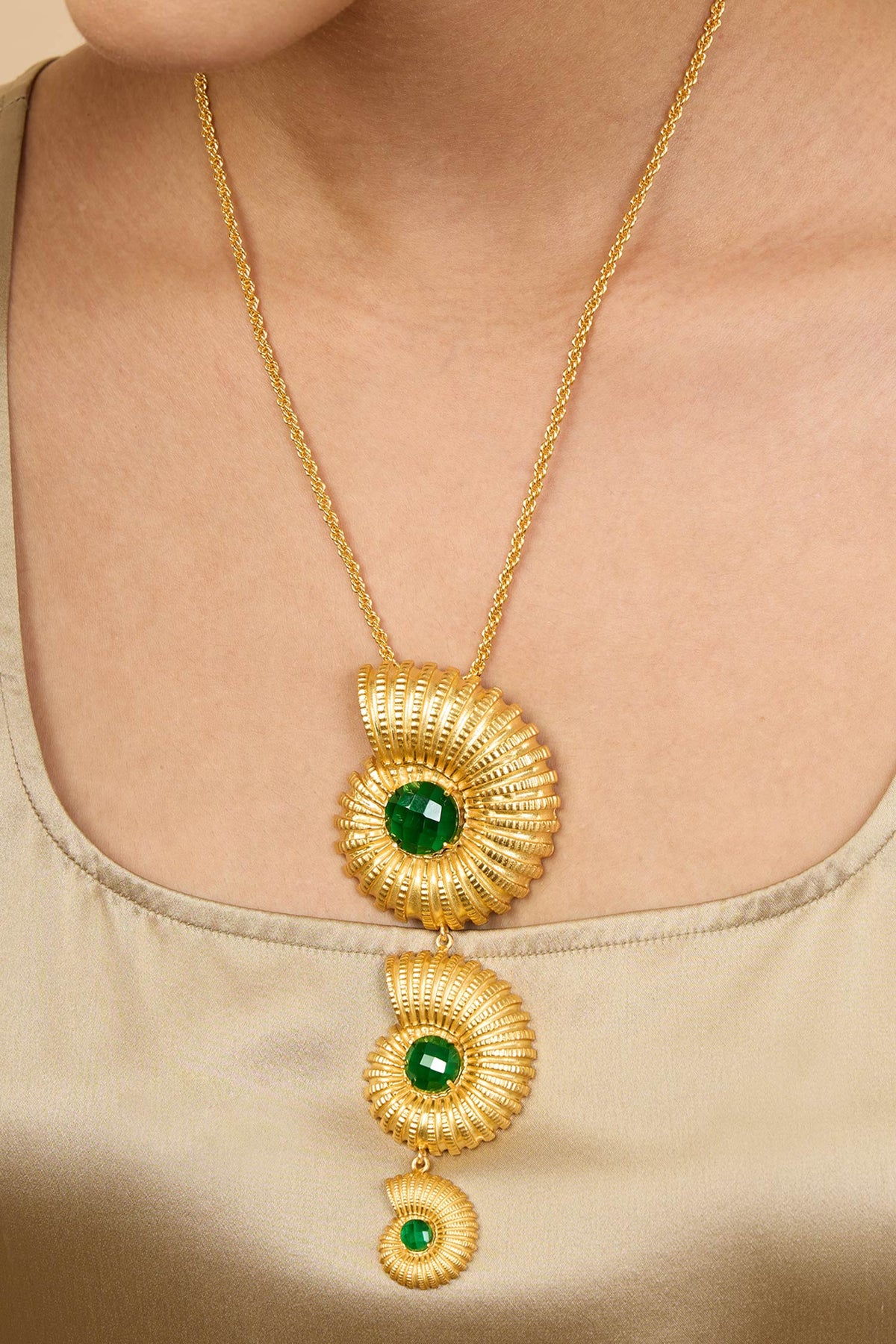 Shell Motif Glass Stone Pendant Necklace