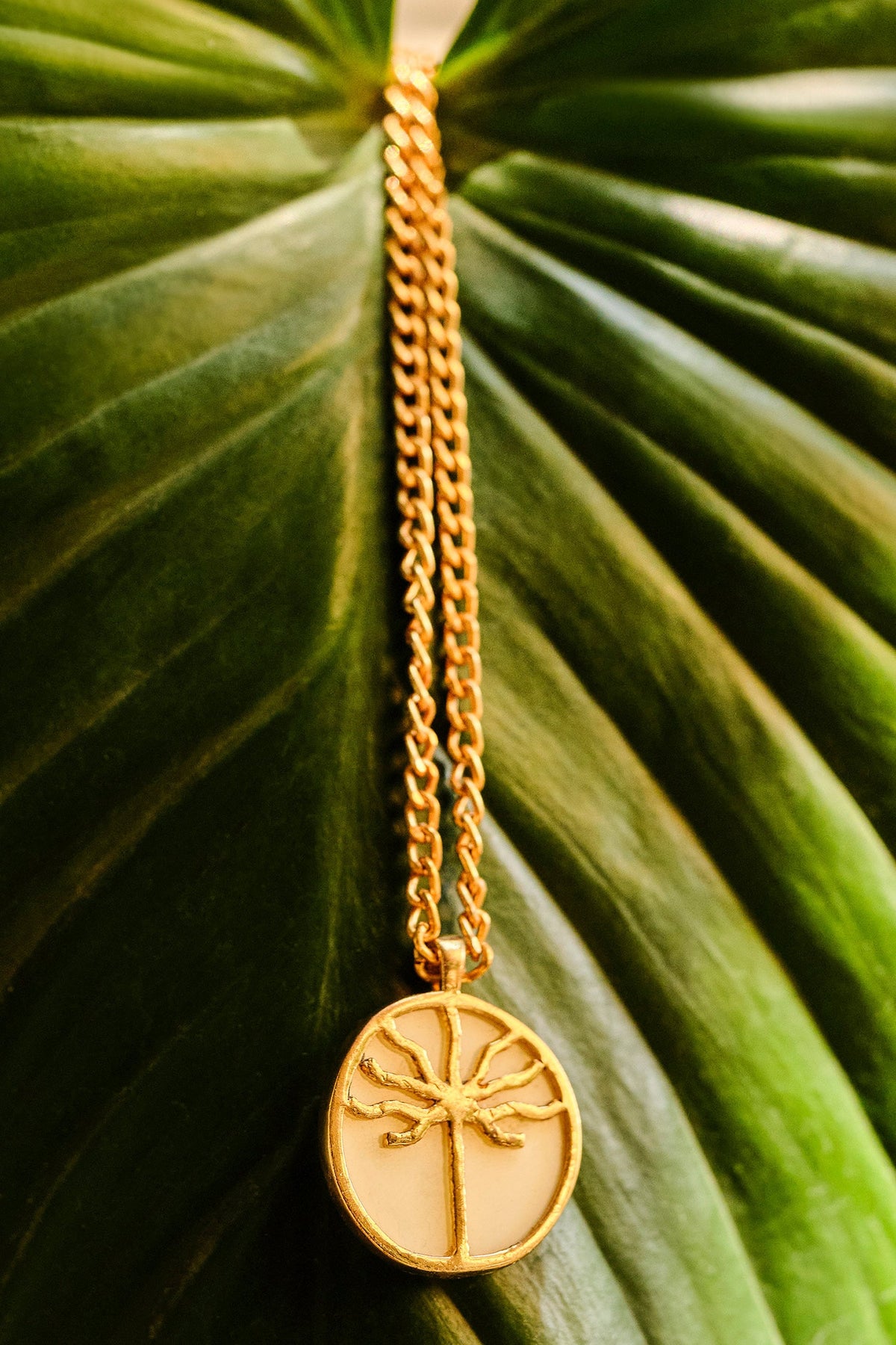 Root Core Cutwork Pendant Necklace