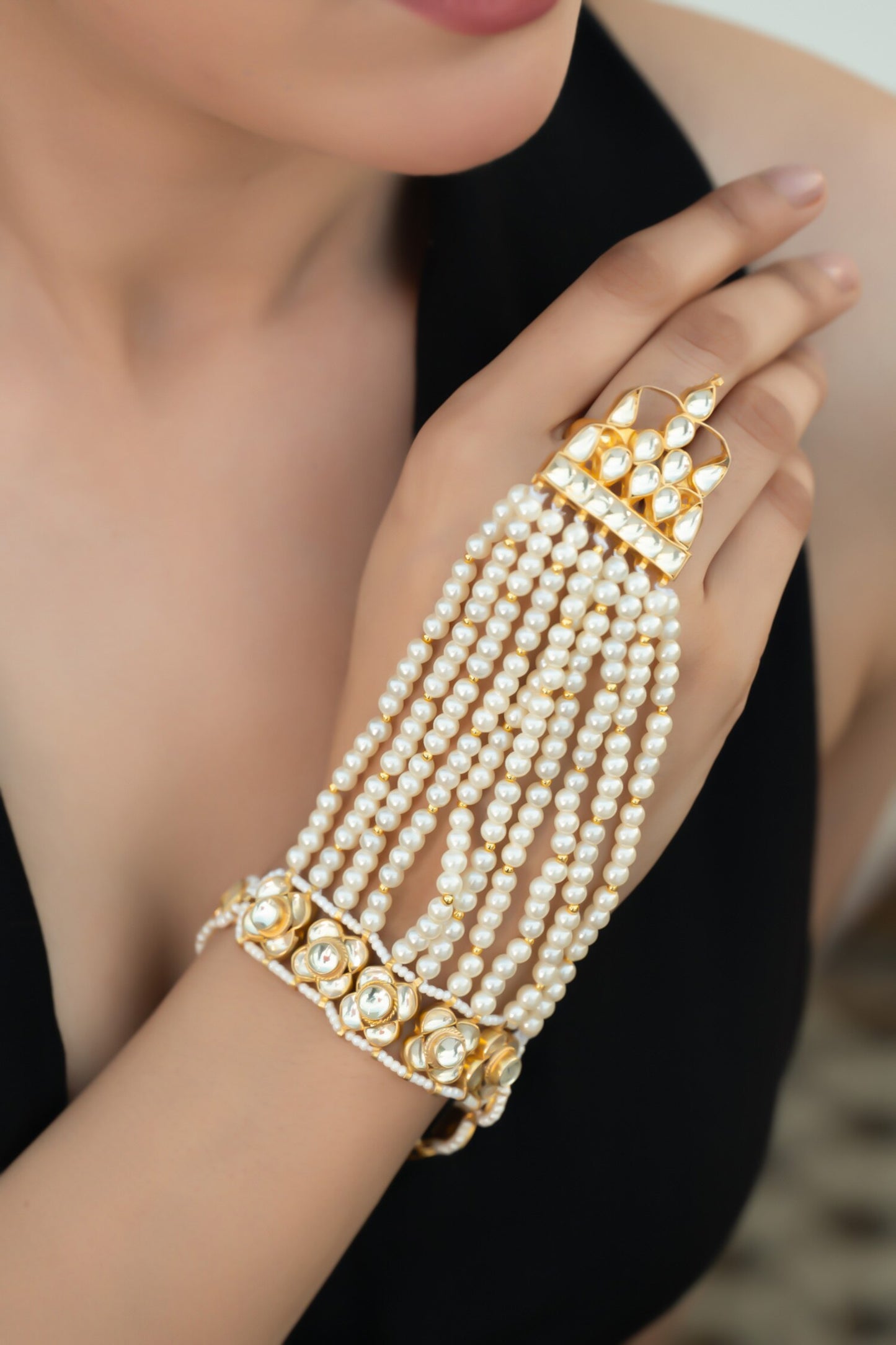 Kundan & Pearls Adjustable Hathphool