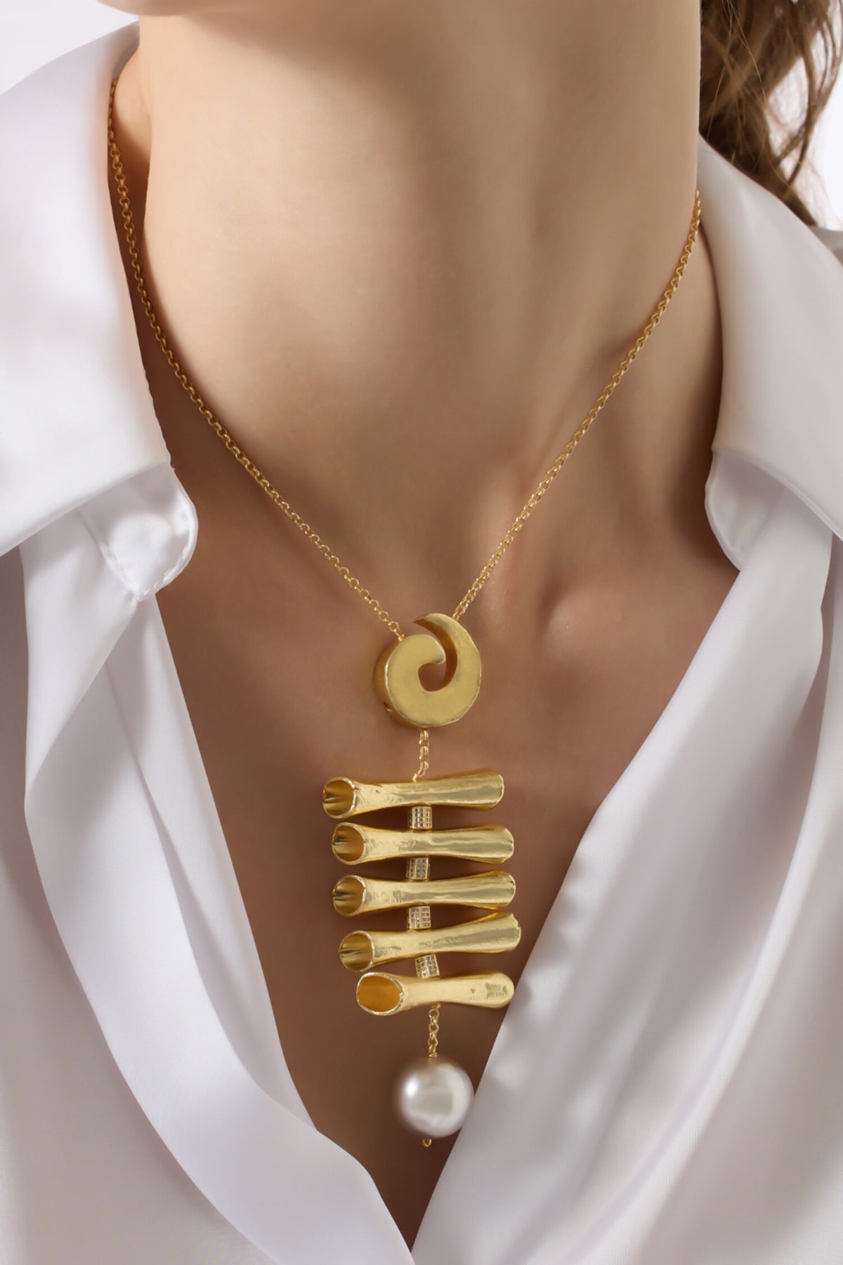 Thenira Gold Pendant Necklace