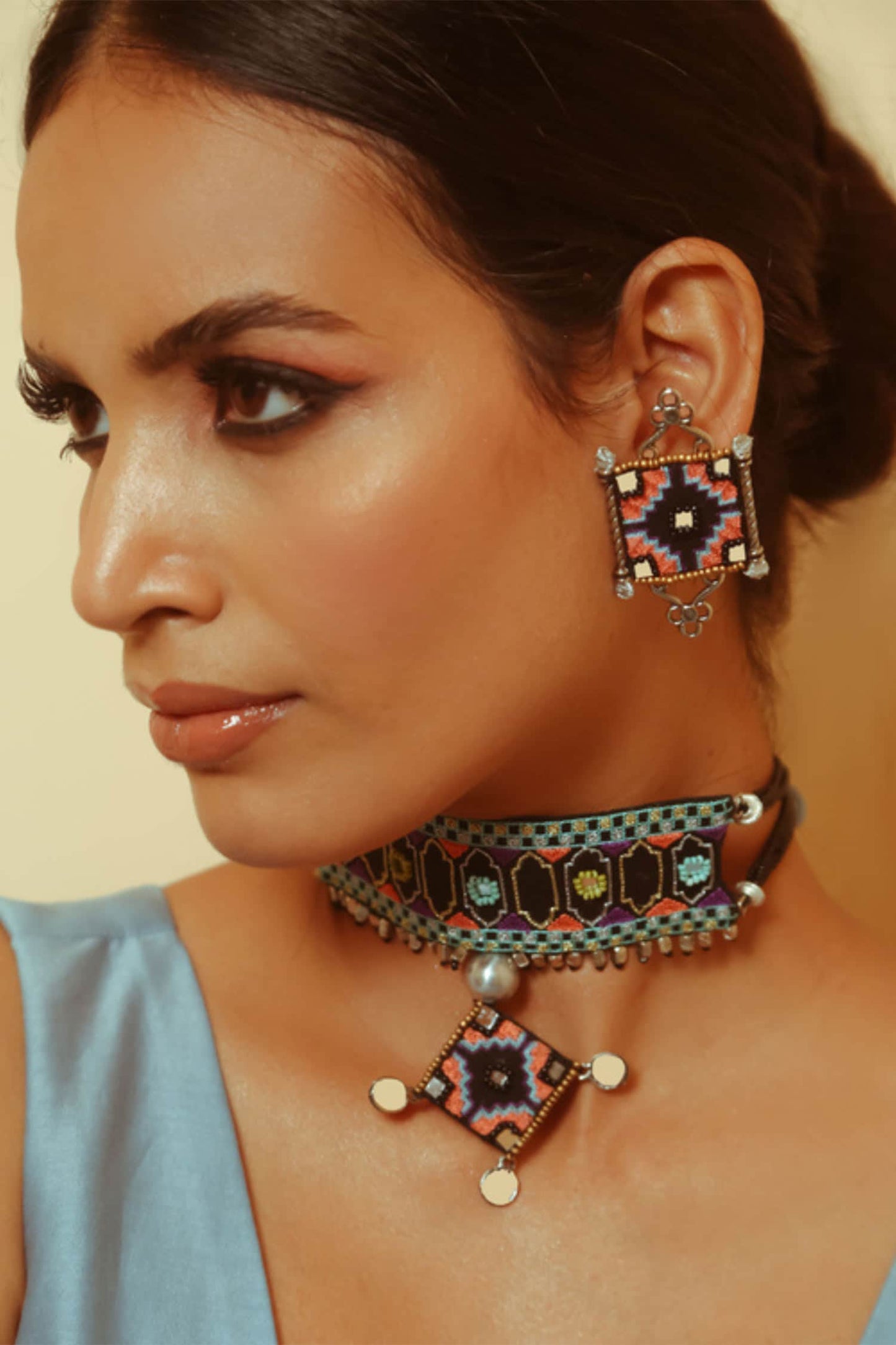 Sakinah Embroidered Choker
