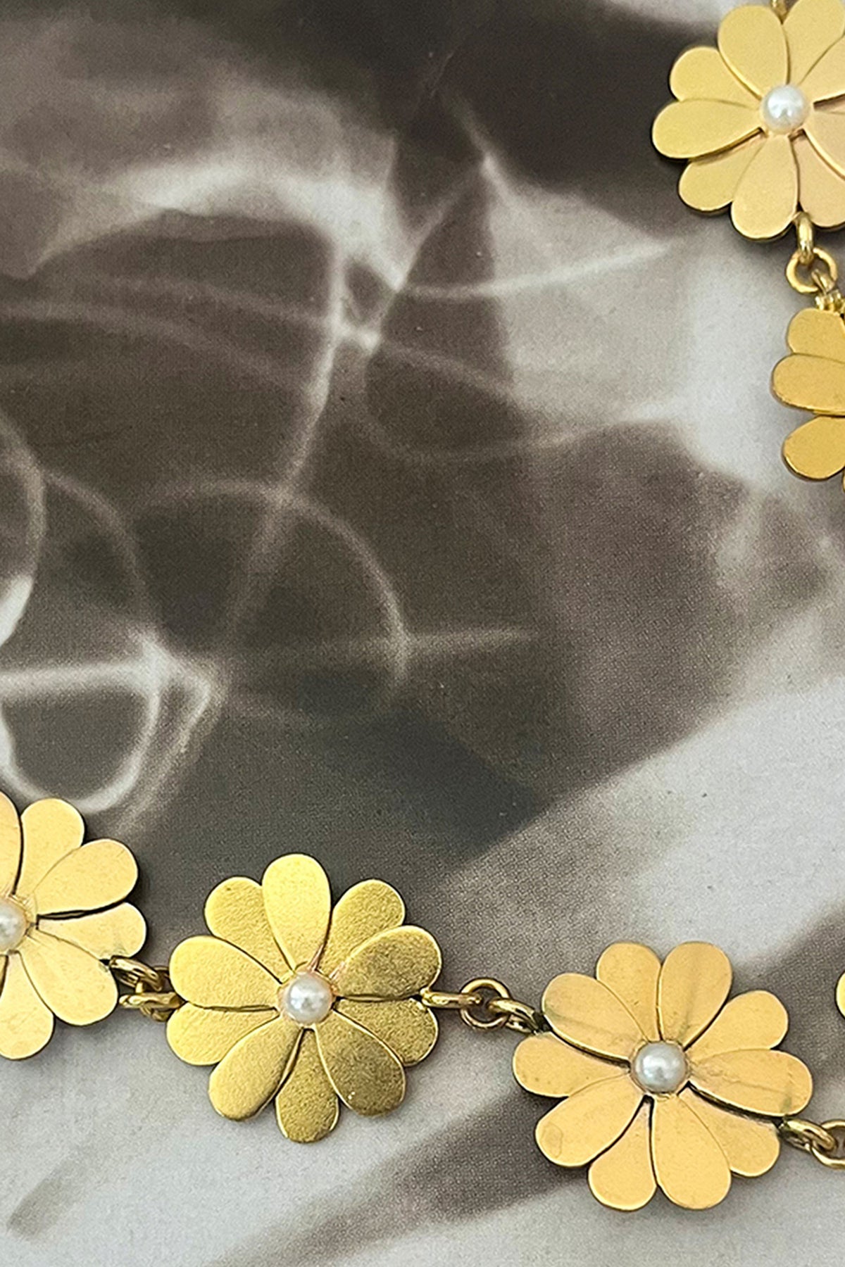 Flower Motifs Necklace