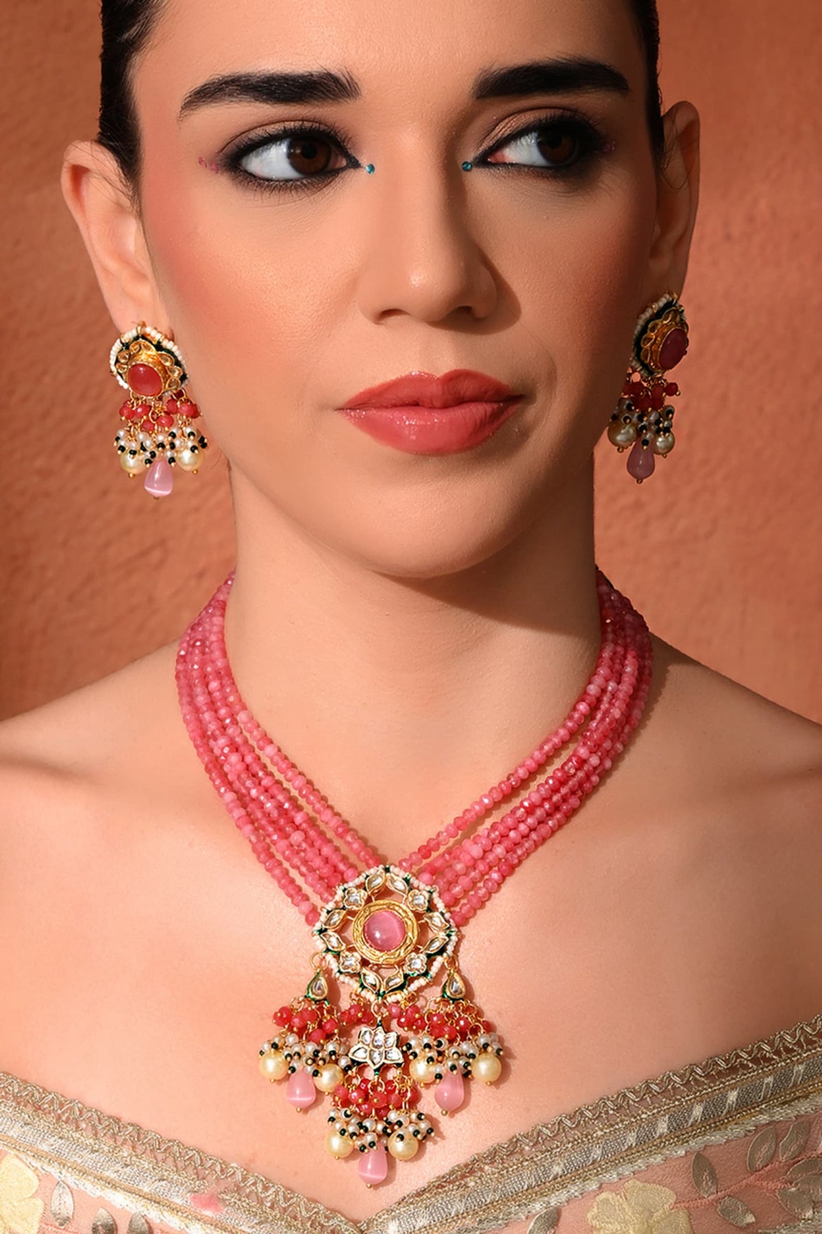 Kundan Embellished Pendant Necklace Set
