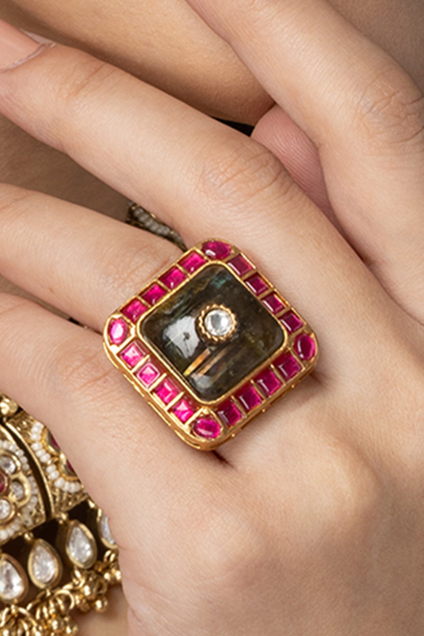 Red Border Square Gray Ring