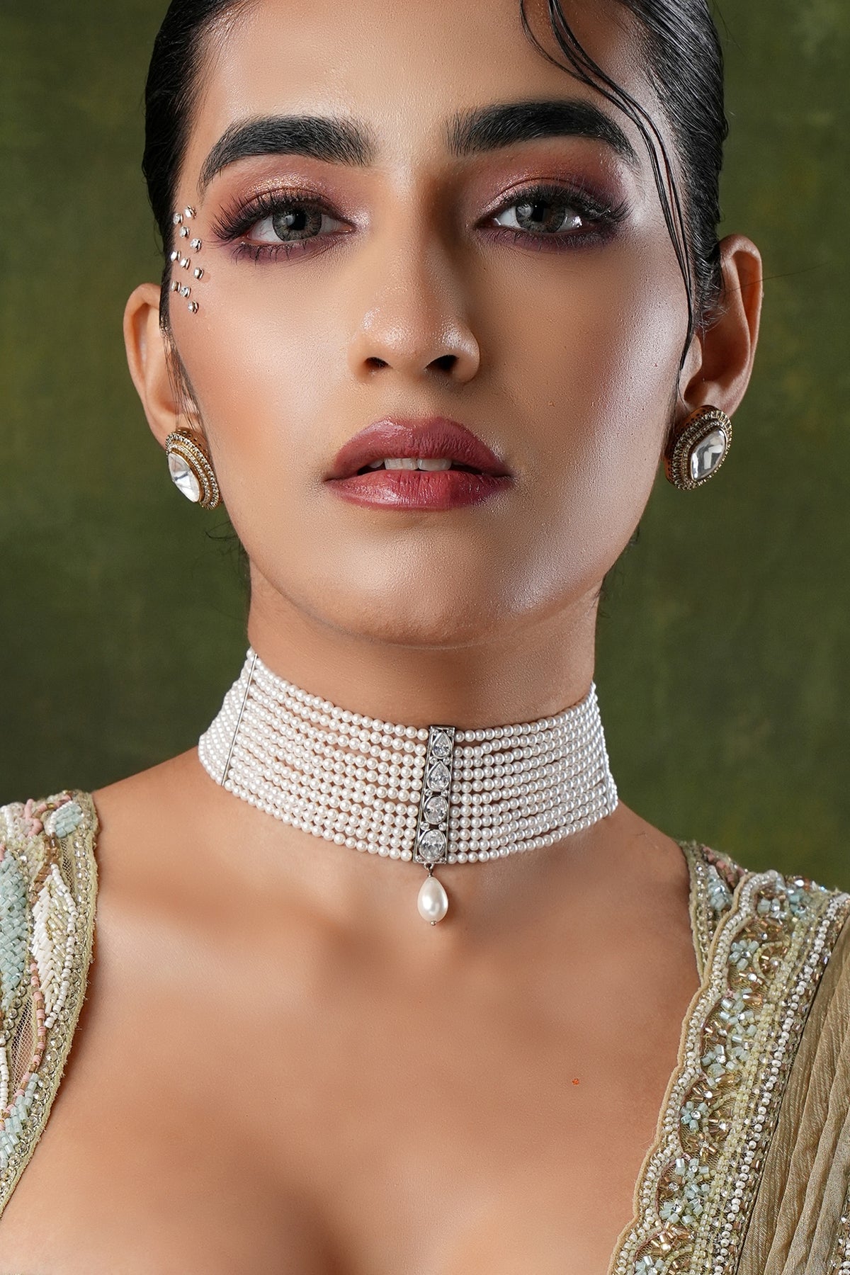 White Finish Diamond & Beaded Choker Necklace Set