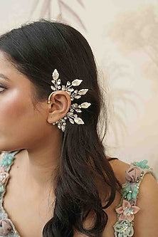 Gold Finish Off-White Gemstone & Resin Floral Earcuff