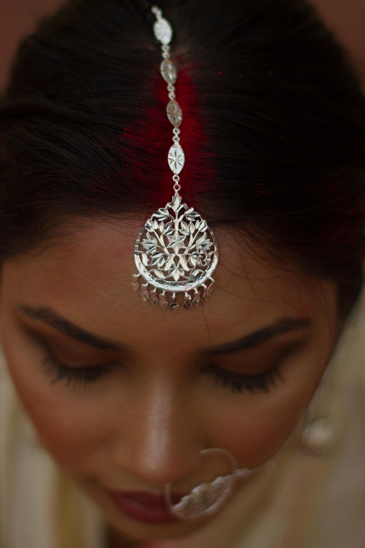 White Finish Cutwork Maang Tikka In Sterling Silver