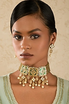 Gold Finish Kundan Necklace Set