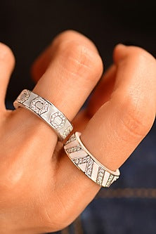 18 Kt Yellow Gold & Pink Enameled Diamond Ring