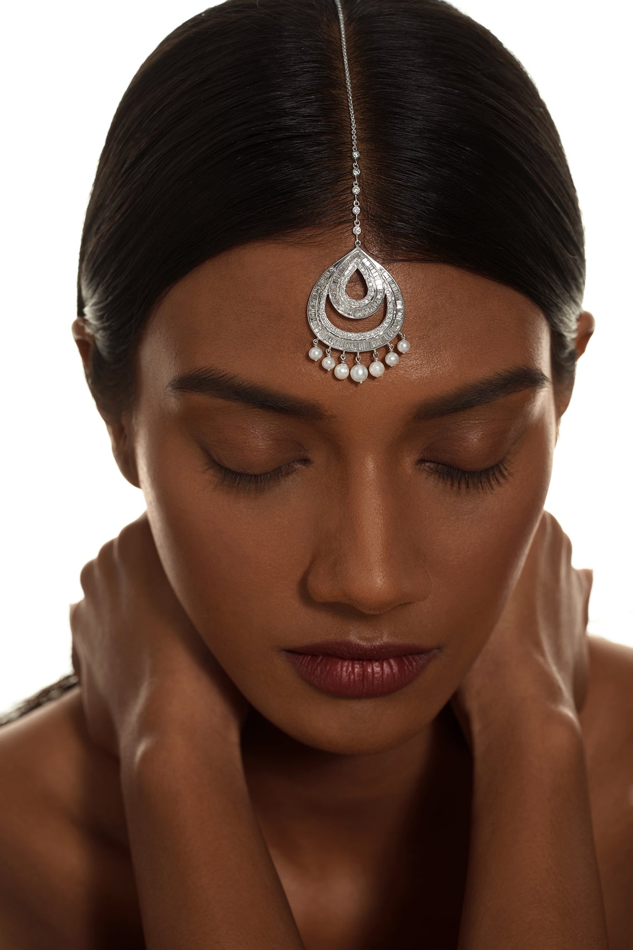 18 Kt White Gold Full Cut Diamond Maangtikka