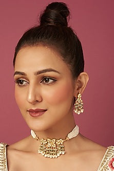 Gold Finish Kundan & Pearls Choker Necklace Set
