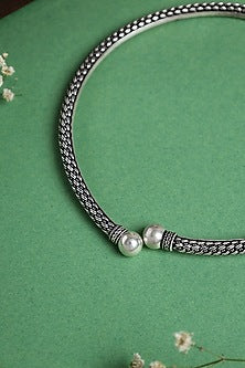 White Finish Woven Hasli Necklace In Sterling Silver