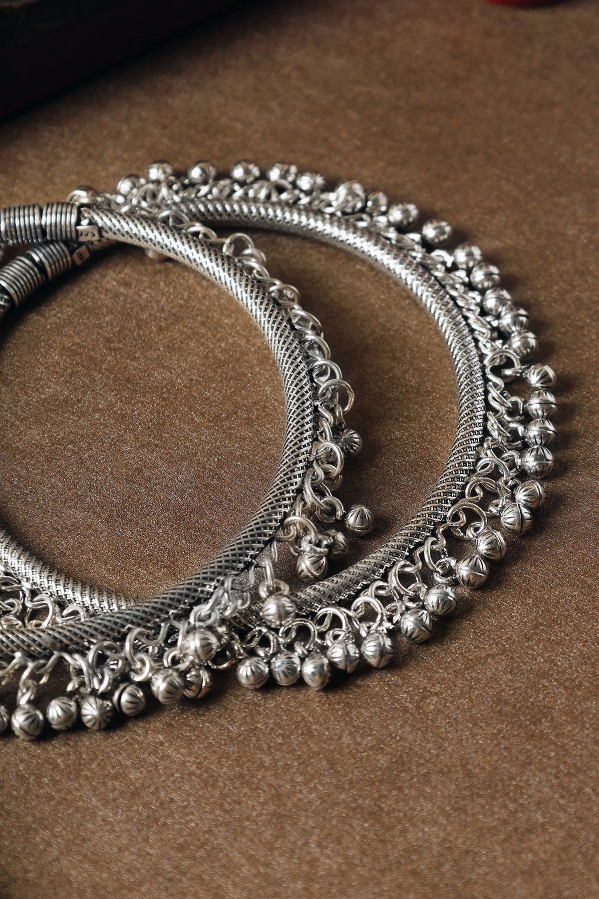 White Finish Ball Ghungroo Textured Leg Kada In Sterling Silver