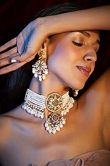 Gold Finish Synthetic stones Choker Necklace Set