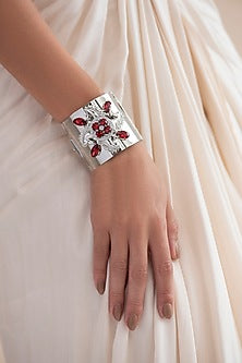 White Finish Swarovski Crystal Horse Motif Handcuff In Sterling Silver