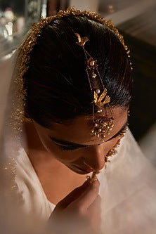 Antique Gold Finish Floral Maang Tikka