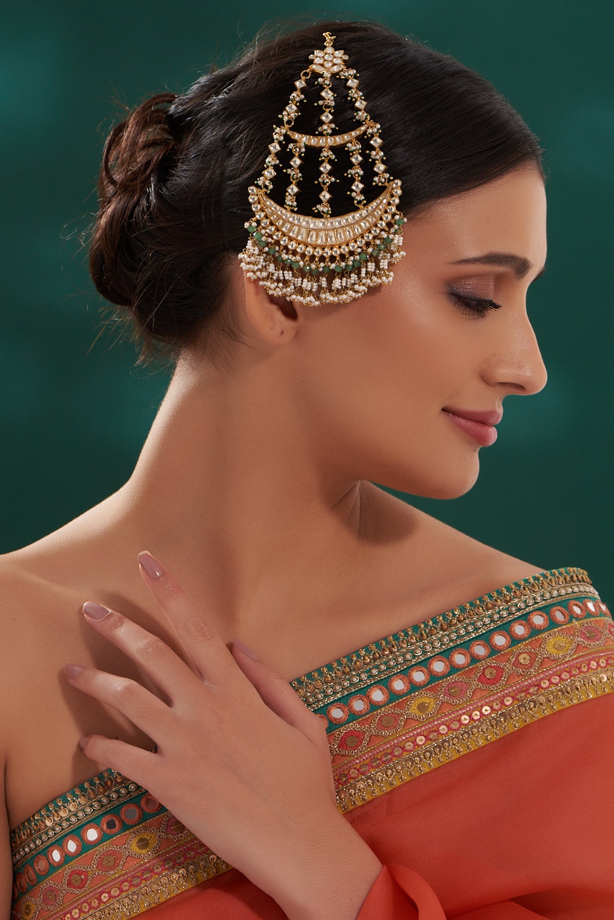 Gold Finish Green Kundan Pasa