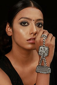 Two-Tone Finish Metal Ball & Pearl Hathphool