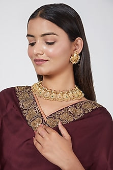 Gold Finish Carved Temple Choker Necklace Set