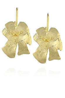 Matte gold finish bog hibiscus earrings