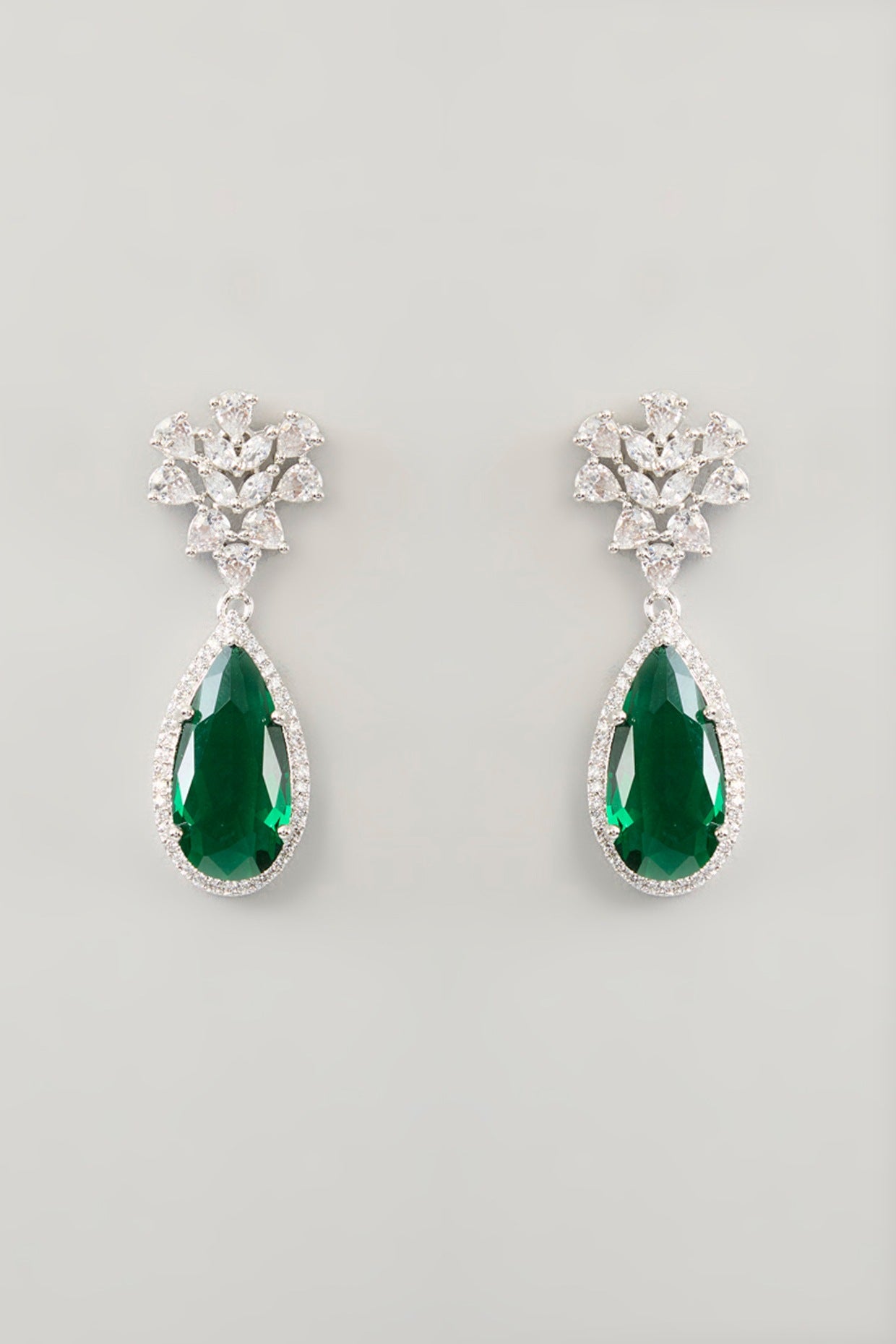 White Finish Diamond & Emerald Stone Necklace Set