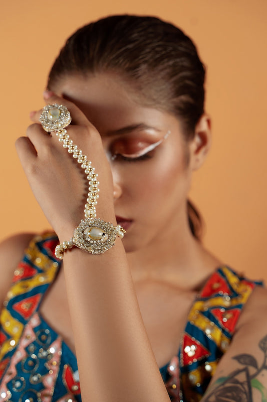 Shell Studded Haathphool 