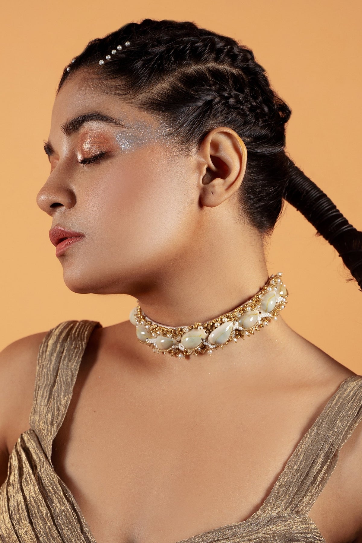 Shell Embellished Necklace 