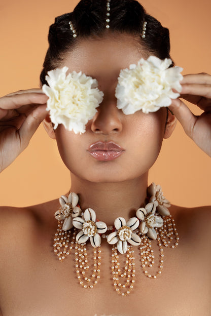 Shell Embellished Necklace 