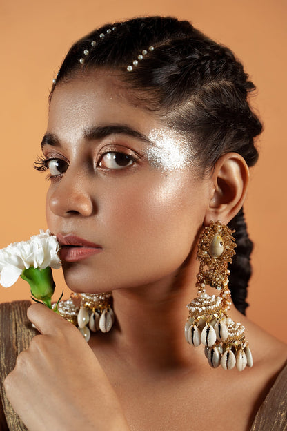 Shell Embellished Earrings 
