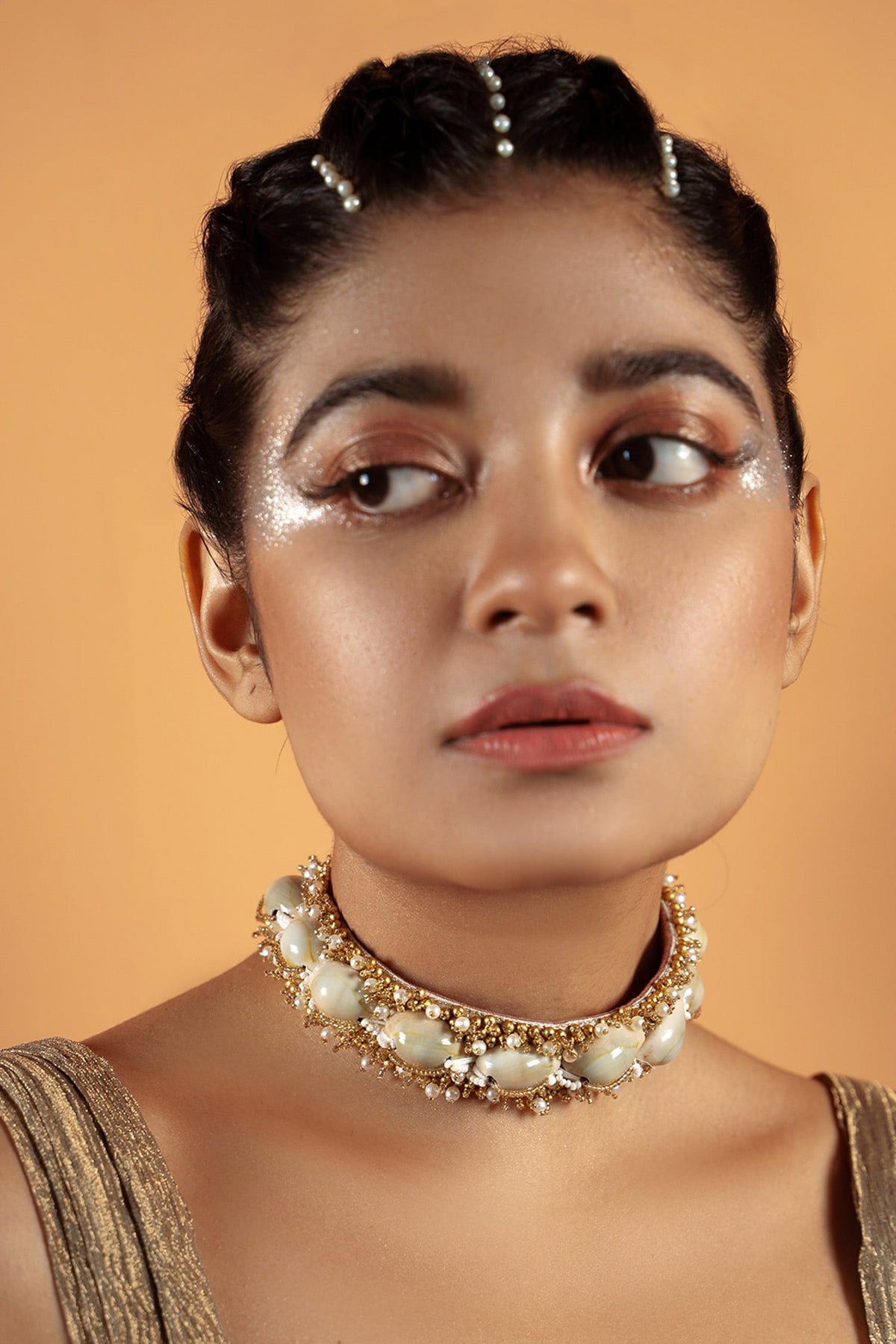 Shell Embellished Necklace 