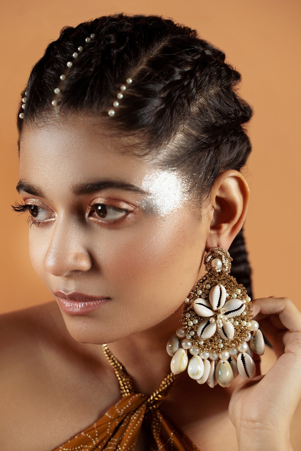 Shell Floral Embellished Earrings 
