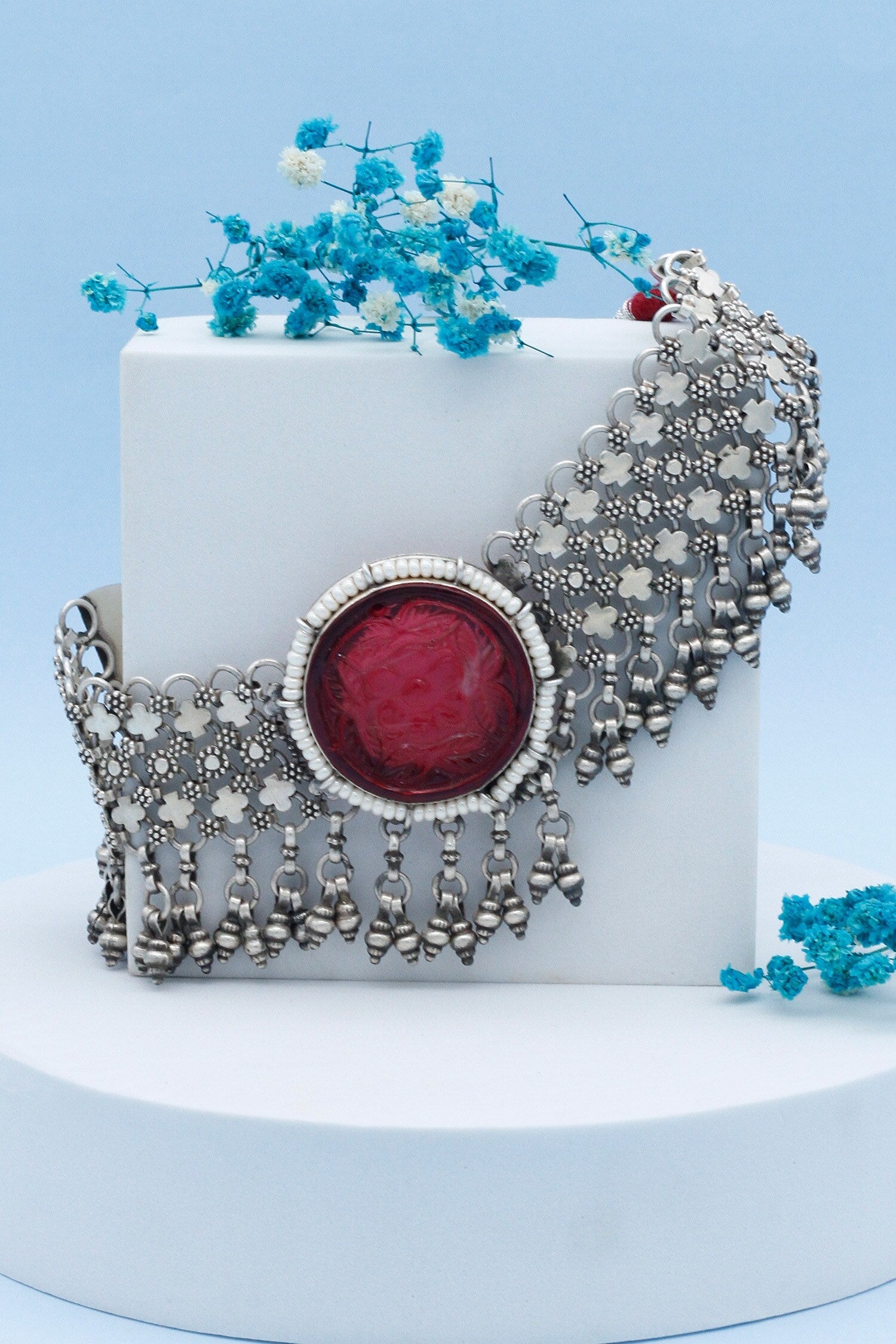 Shiza Embellished Choker 